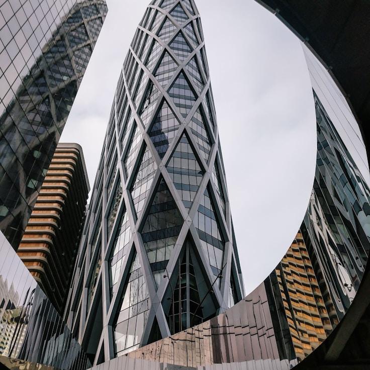 Parents evaluating schools in Germany